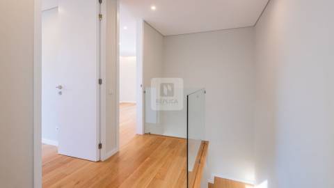Apartamento T3 Duplex Novo com Terraço Vistas Mar na Foz do Douro