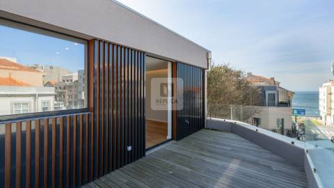 Apartamento T3 Duplex Novo com Terraço Vistas Mar na Foz do Douro