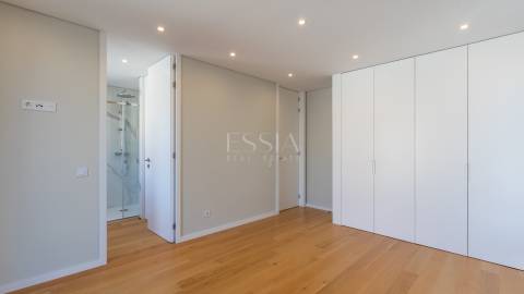 Apartamento T3 Duplex Novo com Terraço Vistas Mar na Foz do Douro