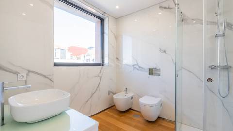 Apartamento T3 Duplex Novo com Terraço Vistas Mar na Foz do Douro