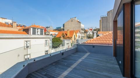 Apartamento T3 Duplex Novo com Terraço Vistas Mar na Foz do Douro