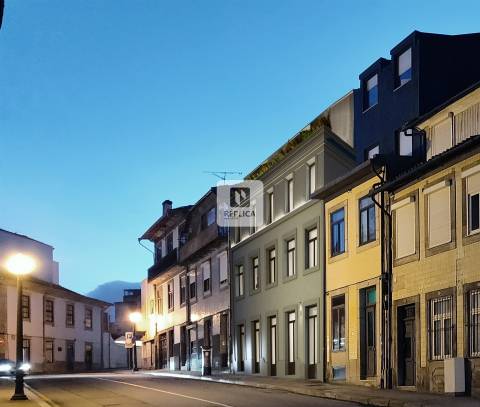 Apartamento T1+1 com Jardim de 31m2 próximo do Palácio de Cristal