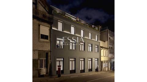 Apartamento T2 Duplex com 2 Varandas próximo do Palácio de Cristal