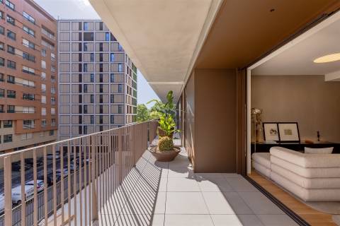 Apartamento T3 com Terraço de 35.77m2 nos Jardins D`Arrábida em Vila Nova de Gaia