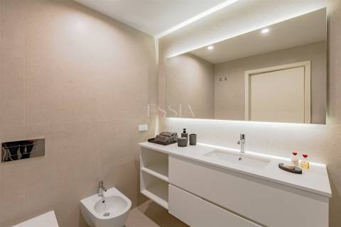 Apartamento T3 com Terraço de 35.77m2 nos Jardins D`Arrábida em Vila Nova de Gaia