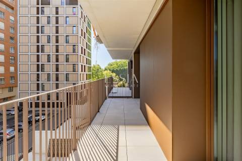 Apartamento T3 com 2 Varandas Vistas Rio e Mar nos Jardins D`Arrábida em Vila Nova de Gaia