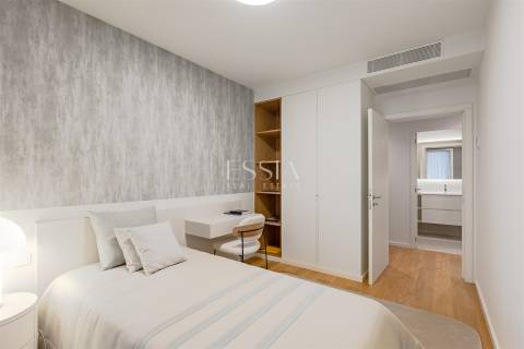 Apartamento T3 com 2 Varandas Vistas Rio e Mar nos Jardins D`Arrábida em Vila Nova de Gaia