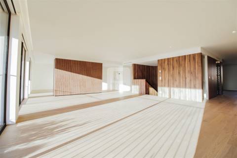 Penthouse T4 Duplex com Rooftop na Foz do Douro