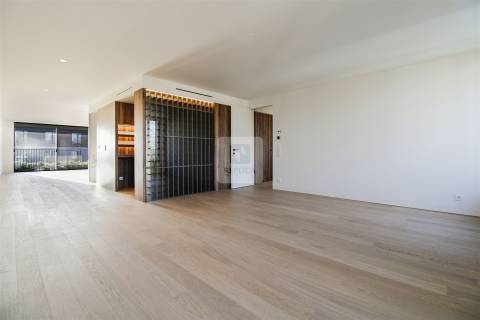 Penthouse T4 Duplex com Rooftop na Foz do Douro