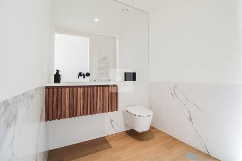 Penthouse T4 Duplex com Rooftop na Foz do Douro