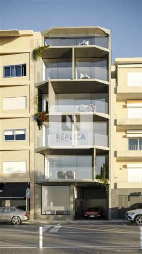 Apartamento T2 com 3 Varandas e Garagem  - 2ª Linha de Mar na Foz do Douro