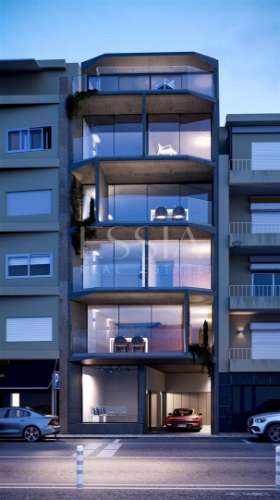 Apartamento T2 com 3 Varandas e Garagem  - 2ª Linha de Mar na Foz do Douro