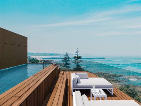 Apartamento T2 com 3 Varandas e Garagem  - 2ª Linha de Mar na Foz do Douro