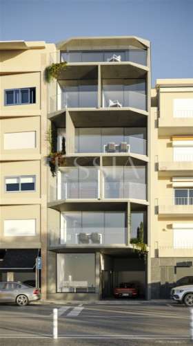 Apartamento T2 com 3 Varandas e Garagem  - 2ª Linha de Mar na Foz do Douro