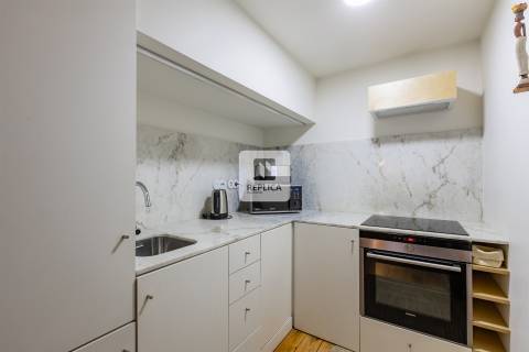 Apartamento T1 com Varanda no centro histórico do Porto (com Licença AL)