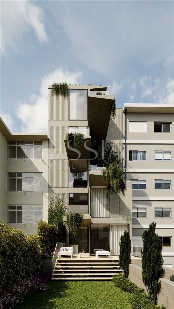 Apartamento T2 com 3 Varandas e Garagem  - 2ª Linha de Mar na Foz do Douro