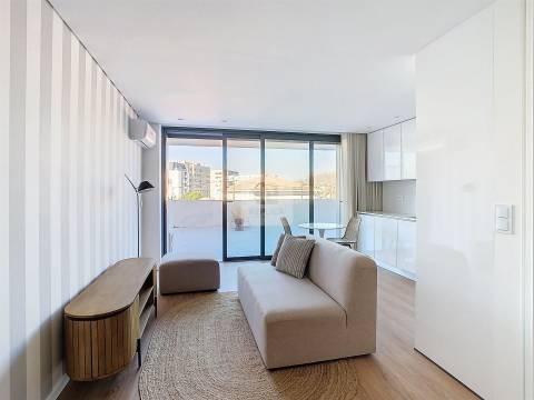 T1 Mobilado com Terraço 47 m2 a 1 min do Norte Shopping/CUF