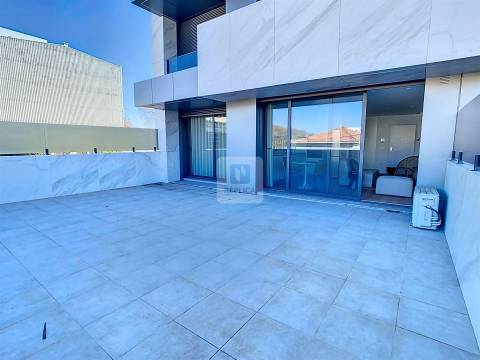 T1 Mobilado com Terraço 47 m2 a 1 min do Norte Shopping/CUF