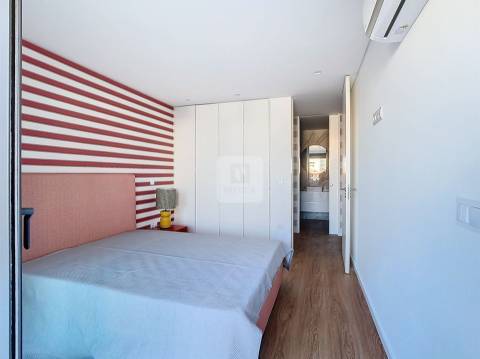 T1 Mobilado com Terraço 47 m2 a 1 min do Norte Shopping/CUF