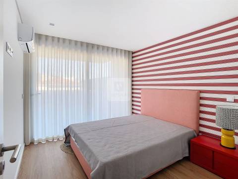 T1 Mobilado com Terraço 47 m2 a 1 min do Norte Shopping/CUF