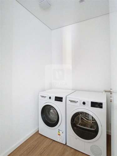 T1 Mobilado com Terraço 47 m2 a 1 min do Norte Shopping/CUF