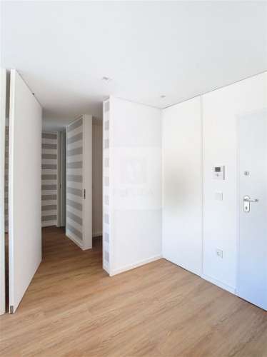 T1 Mobilado com Terraço 47 m2 a 1 min do Norte Shopping/CUF