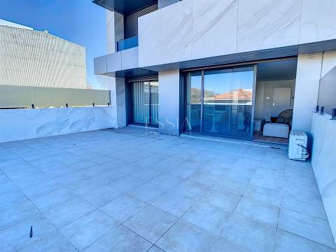 T1 Mobilado com Terraço 47 m2 a 1 min do Norte Shopping/CUF