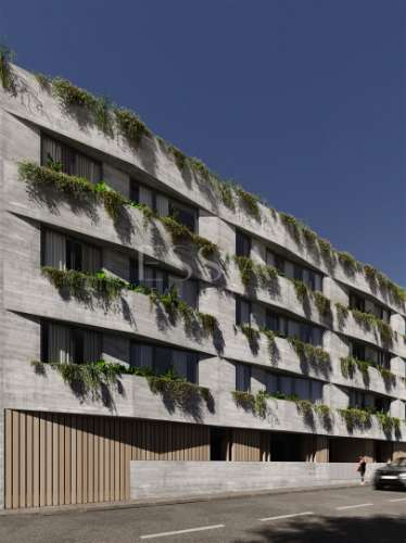 Apartamento T3 com 3 Lugares de Garagem em Paranhos | Edifício com Jardim e Parque Infantil