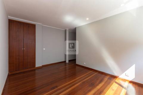 Moradia T4+2 com Varandas e Terraço Vistas Rio Douro