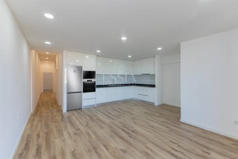 Moradia T4+2 com Varandas e Terraço Vistas Rio Douro