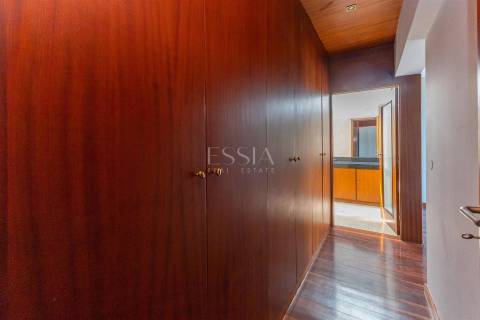 Moradia T4+2 com Varandas e Terraço Vistas Rio Douro