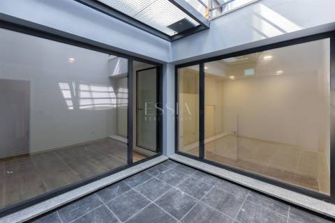 Moradia T4+2 com Varandas e Terraço Vistas Rio Douro