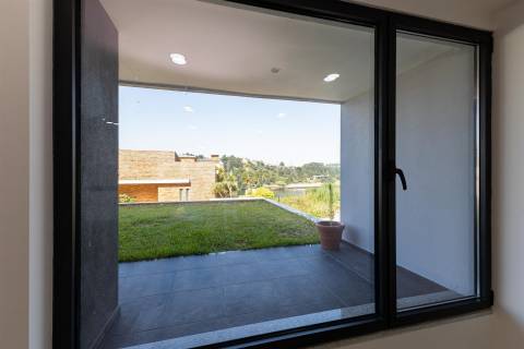 Moradia T4+2 com Varandas e Terraço Vistas Rio Douro