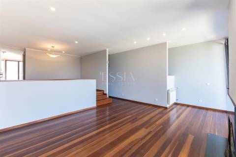 Moradia T4+2 com Varandas e Terraço Vistas Rio Douro