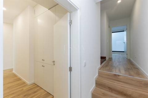 Moradia T4+2 com Varandas e Terraço Vistas Rio Douro