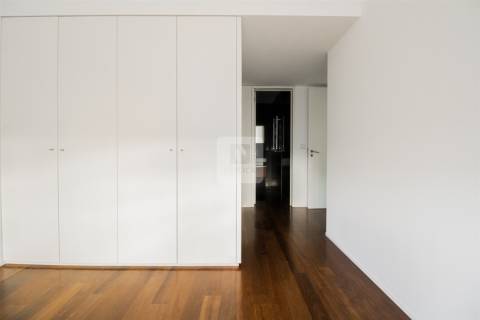 Apartamento T4 com Varanda Vistas Mar em Matosinhos Sul