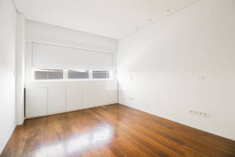 Apartamento T4 com Varanda Vistas Mar em Matosinhos Sul