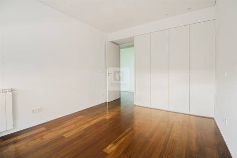 Apartamento T4 com Varanda Vistas Mar em Matosinhos Sul