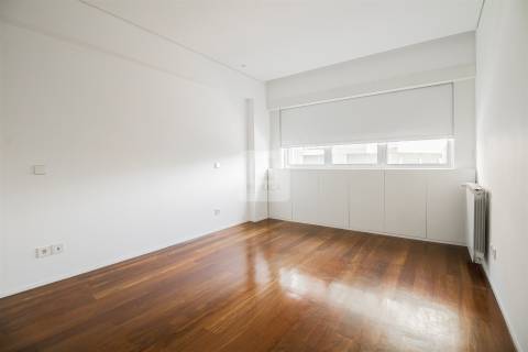 Apartamento T4 com Varanda Vistas Mar em Matosinhos Sul