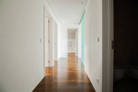 Apartamento T4 com Varanda Vistas Mar em Matosinhos Sul