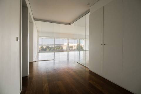 Apartamento T4 com Varanda Vistas Mar em Matosinhos Sul