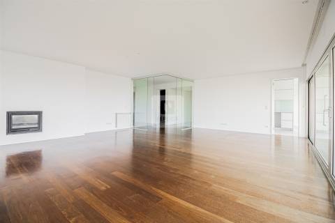 Apartamento T4 com Varanda Vistas Mar em Matosinhos Sul