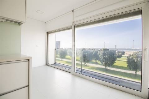 Apartamento T4 com Varanda Vistas Mar em Matosinhos Sul