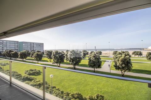Apartamento T4 com Varanda Vistas Mar em Matosinhos Sul