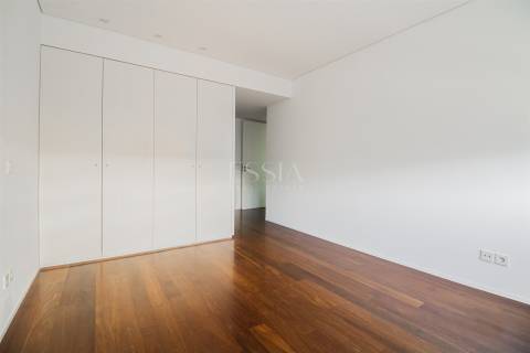 Apartamento T4 com Varanda Vistas Mar em Matosinhos Sul