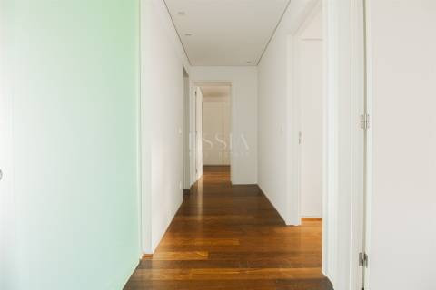 Apartamento T4 com Varanda Vistas Mar em Matosinhos Sul