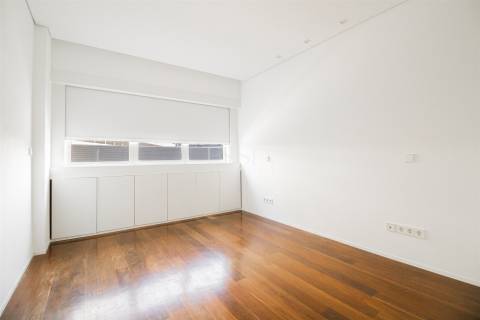 Apartamento T4 com Varanda Vistas Mar em Matosinhos Sul