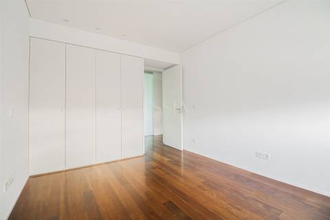 Apartamento T4 com Varanda Vistas Mar em Matosinhos Sul