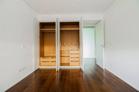 Apartamento T4 com Varanda Vistas Mar em Matosinhos Sul