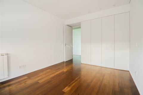 Apartamento T4 com Varanda Vistas Mar em Matosinhos Sul